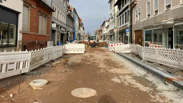 Baustelle in der Kaiserstraße am 14. November: Im zweiten Bauabschnitt laufen die letzten Vorbereitungen für die im Dezember geplante Asphaltierung. | Foto: Stadt Landstuhl