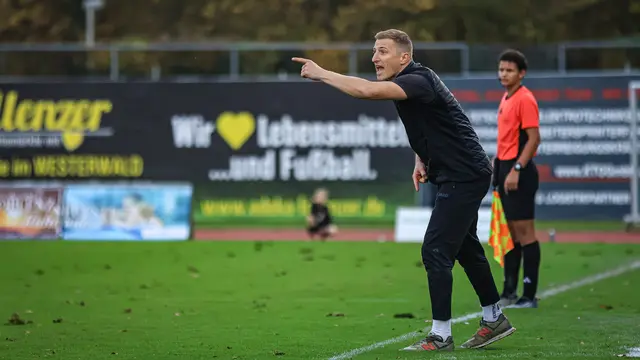 Michael Stahl gibt an der Seitenlinie klare Anweisungen: Gegen den FK Pirmasens will TuS Koblenz mutig auftreten. | Foto: Timo Martin/TuS Koblenz 