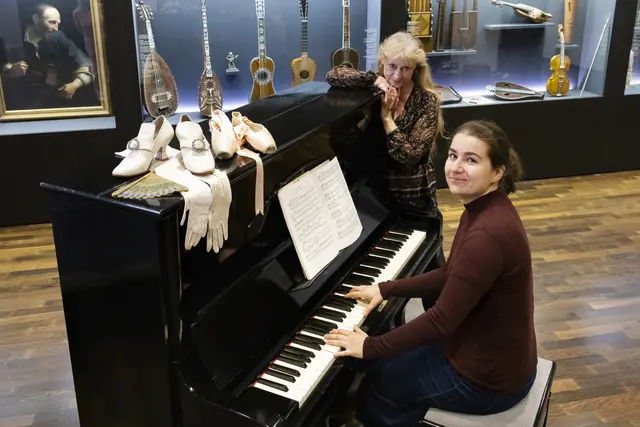 Mit Britta Bock und Julia Wagner geht es tanzend durch die Musikgeschichte | Foto: Michelle Striegel 