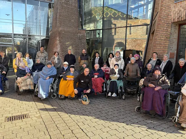 die Senioren freuen sich über Weihnachtsgeschenke | Foto: VG Jocgrim/frei