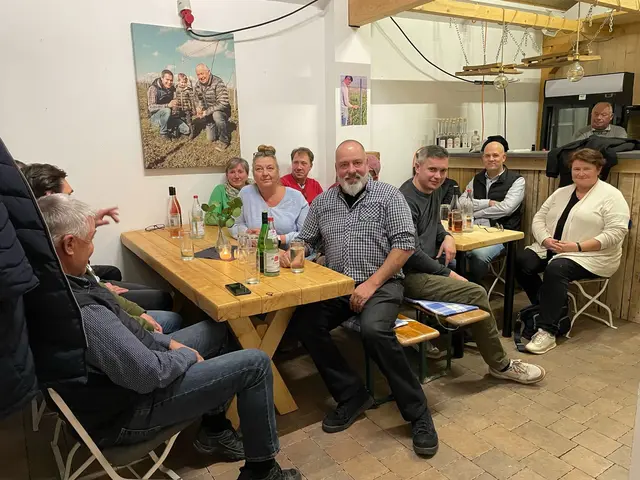 die Gruppe bei dem Treffen im Weingut Johler in Lustadt

 | Foto: Annika Abraham/KV Ger