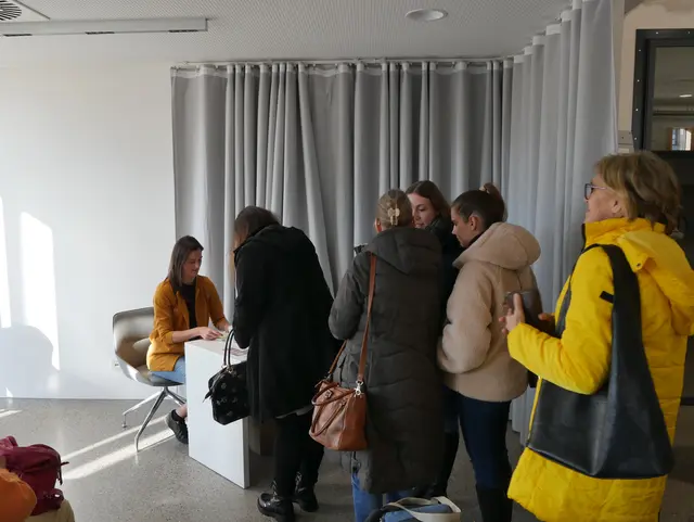 Autorin Caro Müller stellte ihren Debütroman "Rewrite My Rules" in der Stadtbibliothek Rheinstetten vor.  | Foto: (c) privat