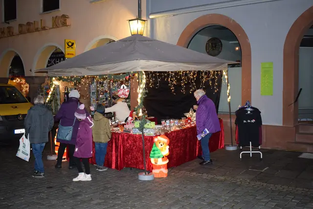 Weihnachtsmarkt Annweiler 2025: Stimmungsvolle Geschenkideen in der historischen Altstadt | Foto: B. Bender