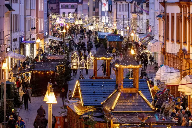 Der Weihnachts- und Neujahrsmarkt 2025/26 in Speyer bleibt bis Dreikönig stehen | Foto: Stadt Speyer/Klaus Venus