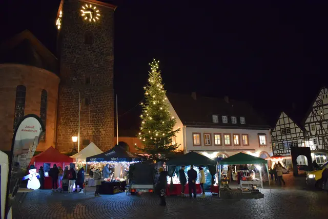 Weihnachtsmarkt Annweiler 2025: Festliche Stände und Geschenkideen für die Adventszeit mit schöner Atmosphäre | Foto: B. Bender