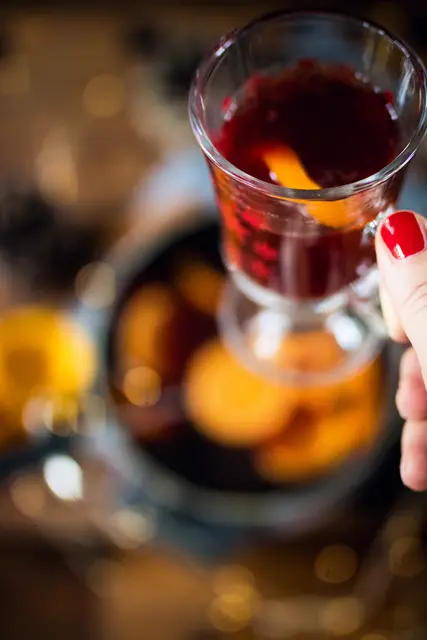 Die Glühwein-Zeit hat offiziell begonnen - Wohlsein! | Foto: Cornelia Bauer