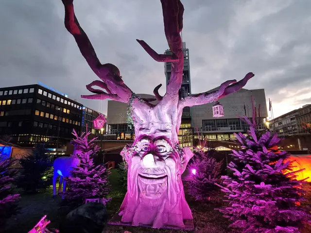 Der sprechende Baum "Egon" im Märchenwald ist bei Kindern sehr beliebt. | Foto: Charlotte Basaric-Steinhübl