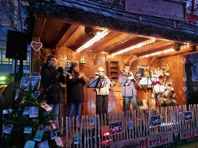 Das Bläserensemble der Musikschule Mannheim begleitete die Eröffnung auf der Bühne im Märchenwald.  | Foto: Charlotte Basaric-Steinhübl