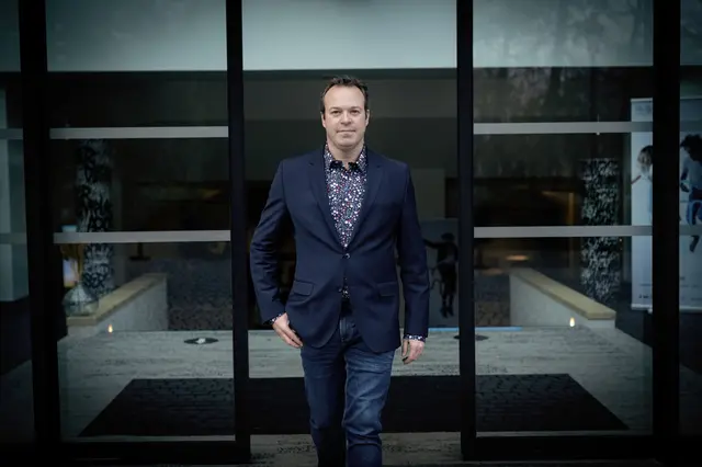 Kultur Kaiserslautern: David Reiland aus Belgien ist bekannt für seine lebendige Interpretationen zwischen Tradition und Moderne. Er steht bei dem Sinfoniekonzert "Winterliche Klangwelten" am Pult | Foto: Jean-Baptiste Millot/gratis