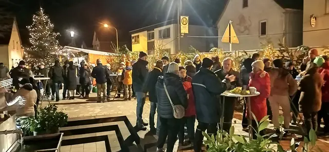 Der Sippersfelder Advent ist auf dem Dietmar-Hirschel-Platz geöffnet. Dort sorgen örtliche Vereine und Gruppen für wechselnde gastronomische Angebote. | Foto: VG Winnweiler