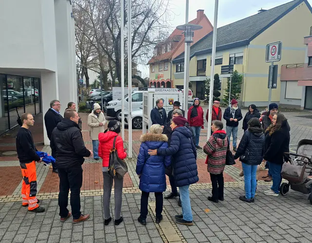 Gemeinde, Politik und Beratungsstellen zeigen gemeinsam Haltung gegen Partnerschaftsgewalt. | Foto: Gemeindeverwaltung Haßloch