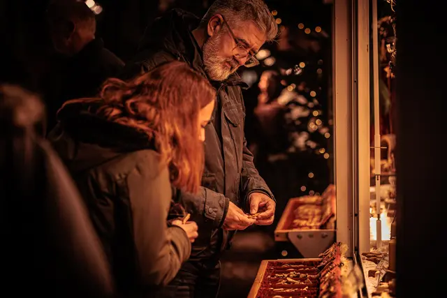 Genießen, bummeln und einkaufen - so schön ist der Weihnachtsmarkt Heidelberg 2025 | Foto: Paul Needham