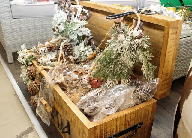 Zaubern vorweihnachtliches Ambiente: die Dekostücke der Adventsausstellung | Foto: Monika Klein