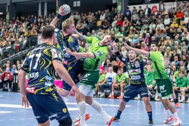 Edwin Aspenbäck, hier mit dem Ball, traf in Wetzlar sechsmal für die Löwen.  | Foto: Röczey/PIX-Sportfotos