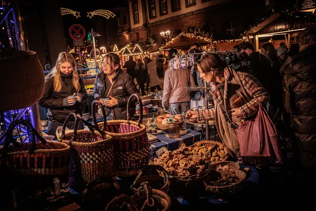 Genießen, bummeln und einkaufen - so schön ist der Weihnachtsmarkt Heidelberg 2025 | Foto: Paul Needham