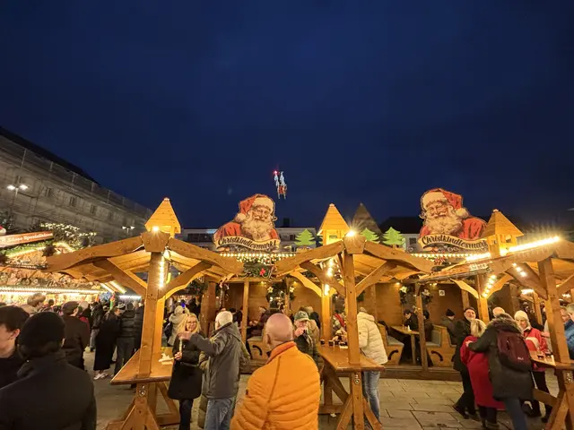 Der Weihnachtsmann im Anflug. | Foto: Thorsten Kornmann