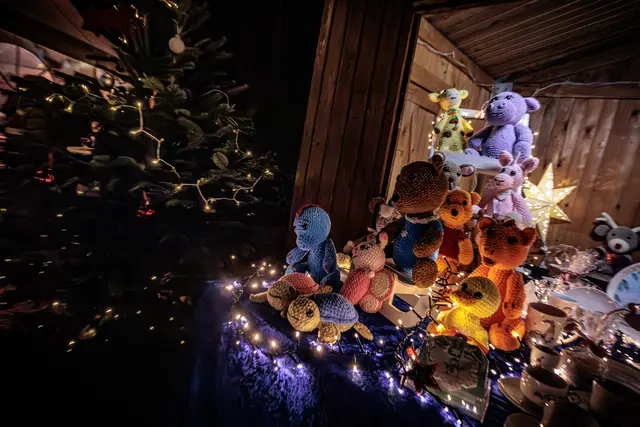 Zahlreiche Stände mit originellen Geschenkideen, regionalen Produkten und hübscher Weihnachtsdeko luden zum Bummeln ein | Foto: Paul Needham