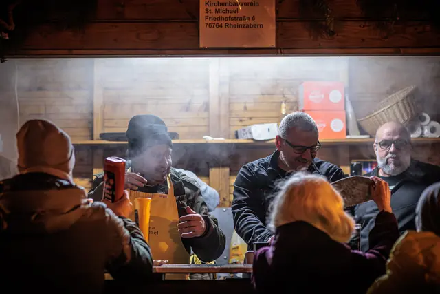 Genießen und in Weihnachtsstimmung kommen - beim Anneresl in Rheinzabern | Foto: Paul Needham