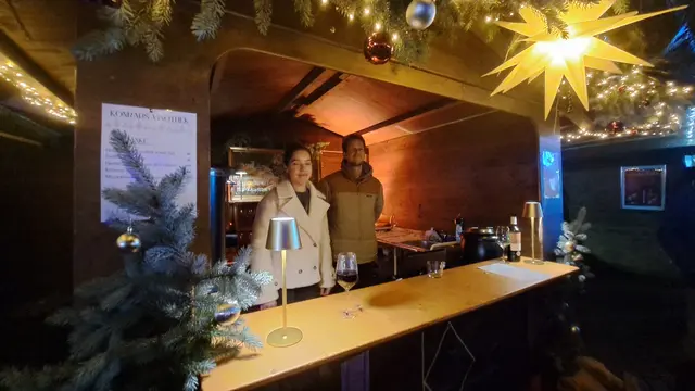 Feinen Glühwein und andere Spezialitäten gab es am Stand von Konrads Vinothek aus Weilerbach | Foto: Monika Klein
