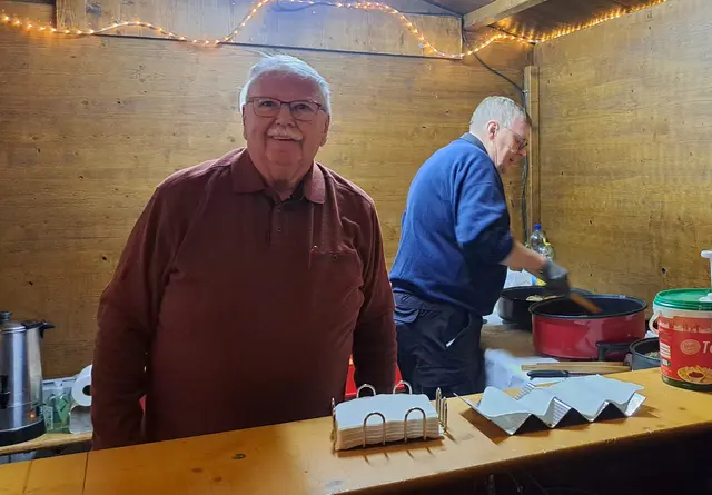 Ein bekanntes Weilerbacher Gesicht: Harry Dinges vom Männerkochklub | Foto: Monika Klein
