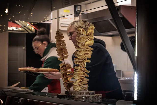 Genießen und in Weihnachtsstimmung kommen - beim Anneresl in Rheinzabern | Foto: Paul Needham