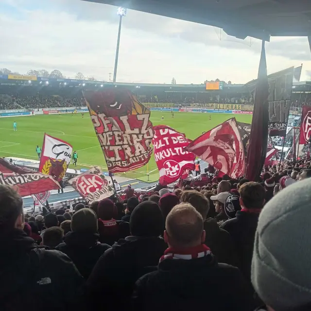 An den Fans lag es gewiss nicht, dass der FCK in Braunschweig Schiffbruch erlitten hat | Foto: Frieder Mathis