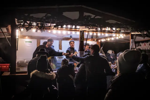 Genießen und in Weihnachtsstimmung kommen - beim Anneresl in Rheinzabern | Foto: Paul Needham