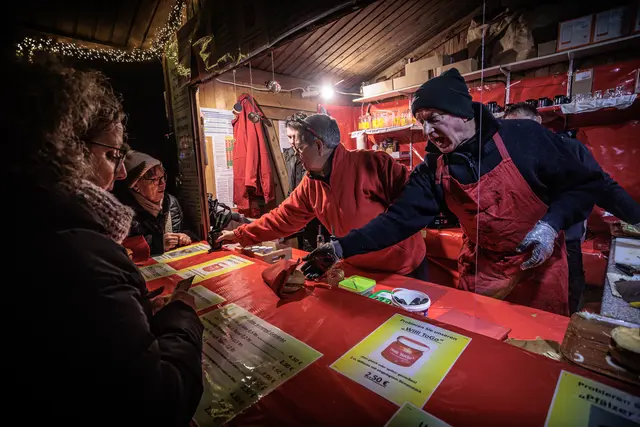 Genießen und in Weihnachtsstimmung kommen - beim Anneresl in Rheinzabern | Foto: Paul Needham