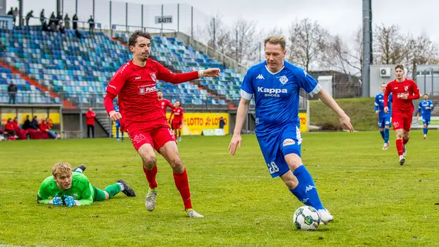 Dennis Krob (rechts) erhöhte in der 51. Minute auf 4:0 für den FK Pirmasens. Der FV Eppelborn war nicht nur in dieser Phase der Partie defensiv völlig überfordert. | Foto: Florian Schwarz