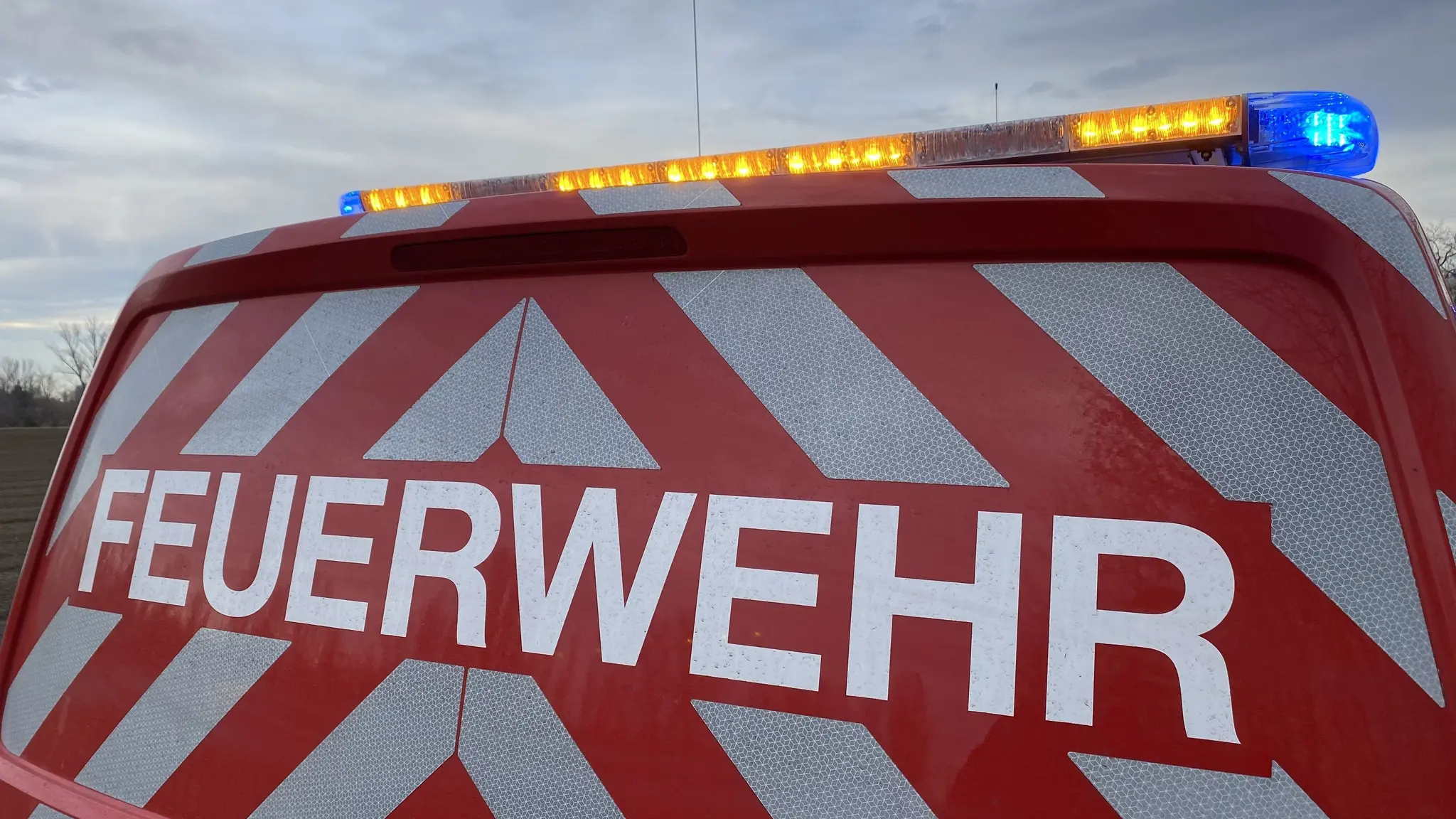 pkw-ger-t-in-neustadt-in-brand-landauer-stra-e-f-r-stunden-gesperrt