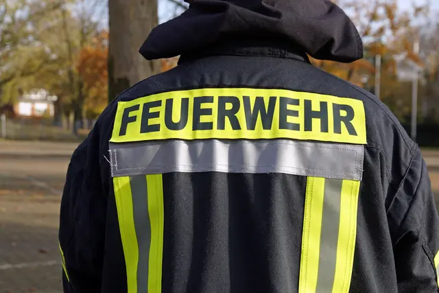 Feuerwehr  an der Therme.  | Foto: brudertack69/stock.adobe.com
