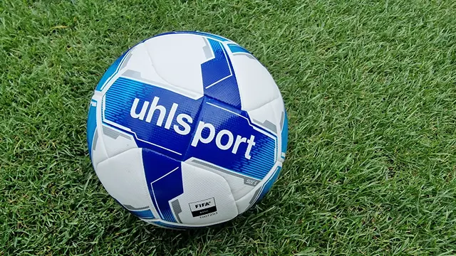 Auslöser war ein vorausgegangenes Foulspiel, nach dem sich mehrere Spieler beider Mannschaften in das Geschehen einmischten | Foto: Ralf Vester