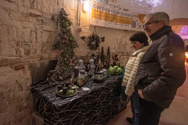 Stilvolles Kunsthandwerk, weihnachtliche Deko und festliche Genüsse - auf dem Weihnachtsmarkt in Germersheim 20205 | Foto: Paul Needham