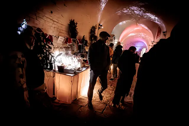 Stilvolles Kunsthandwerk, weihnachtliche Deko und festliche Genüsse - auf dem Weihnachtsmarkt in Germersheim 2025 | Foto: Paul Needham