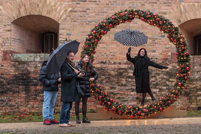 Auch bei Regen bietet die Festungsweihnacht in Germersheim Programm für Groß und Klein | Foto: Paul Needham