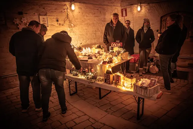 Stilvolles Kunsthandwerk, weihnachtliche Deko und festliche Genüsse - auf dem Weihnachtsmarkt in Germersheim 2025 | Foto: Paul Needham