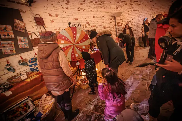Auch bei Regen bietet die Festungsweihnacht in Germersheim Programm für Groß und Klein | Foto: Paul Needham