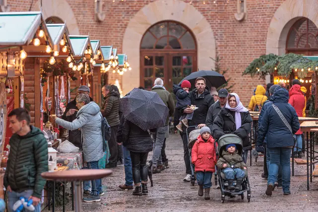 Auch bei Regen bietet die Festungsweihnacht in Germersheim Programm für Groß und Klein | Foto: Paul Needham
