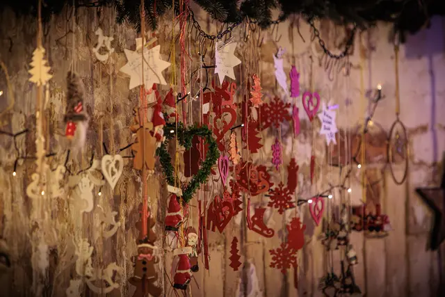 Lichterglanz und festliche Deko - auf dem Weihnachtsmarkt in Germersheim 2025 | Foto: Paul Needham