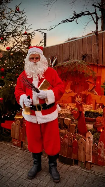 Der Nikolaus besucht die Stationen bei Advent im Dorf in Lachen-Speyerdorf. | Foto: OV Lachen-Speyerdorf