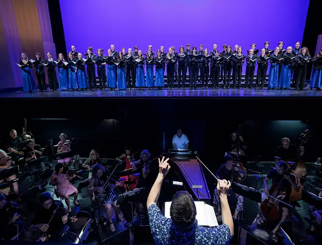 Cantus Juvenum, das Karlsruher Barockorchester und der Helmholtz Kammerchor gestalten gemeinsam ein festliches musikalisches Erlebnis in der Stadtkirche. | Foto:  Paul Needham