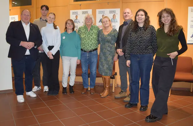 v.l.n.r. Thorsten Leva, Luis Scheller, Katharina Hegenbart, Anne-Kathrin Osburg, Uli Valnion, Eva Heyder, Frank Pfannebecker, Katrin Schmitz, Pauline Kühn | Foto: Gemeinde Mutterstadt