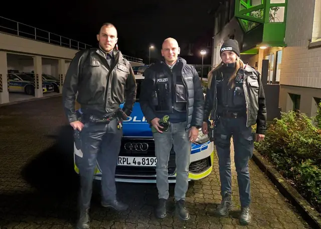 Der Landtagsabgeordnete Florian Bellaire (Mitte) während des Besuchs der Polizeiinspektion Wörth | Foto: Florian Bellaire