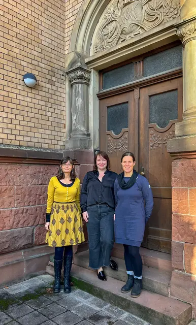 Leiten im Rahmen der Trägerschaft die strategische Entwicklung und das Projektmanagement des Childhood-Hauses in Landau: (v.l.) Kinderschutzbund-Geschäftsführerin Kyra Pachner, Kinderschutzbund-Vorständin Christin Arto und Johanna Dombert, Fachkraft des Kinderschutzdienstes | Foto: DKSB Landau