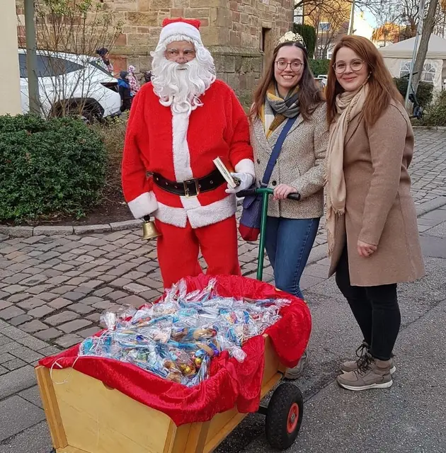Am Samstag ab 15 Uhr wird dann der Nikolaus mit seinen fleißigen Helfern alle Stationen besuchen und kleine Präsente für die Kinder verteilen.  | Foto: Gerau-Frisch