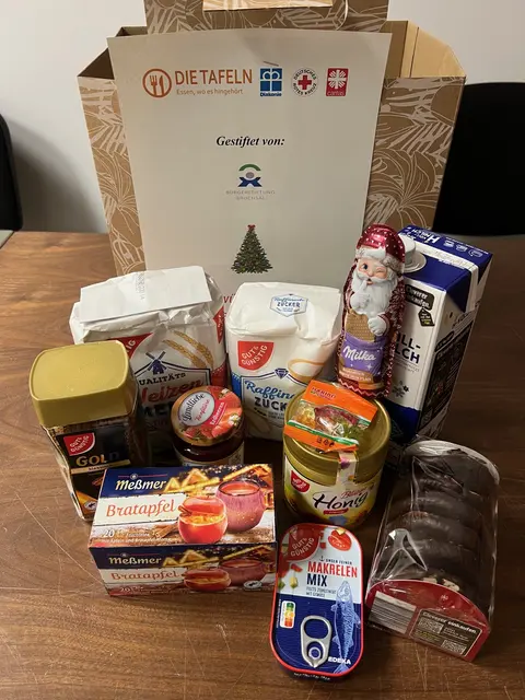 Die BürgerStiftung Bruchsal hat wieder Überraschungstüten gefüllt für Senioren, die im Tafelladen einkaufen. | Foto: BürgerStiftung