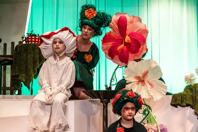 Gerda mit der Blumenkönigin 2 | Foto: Wolfgang Neuberth