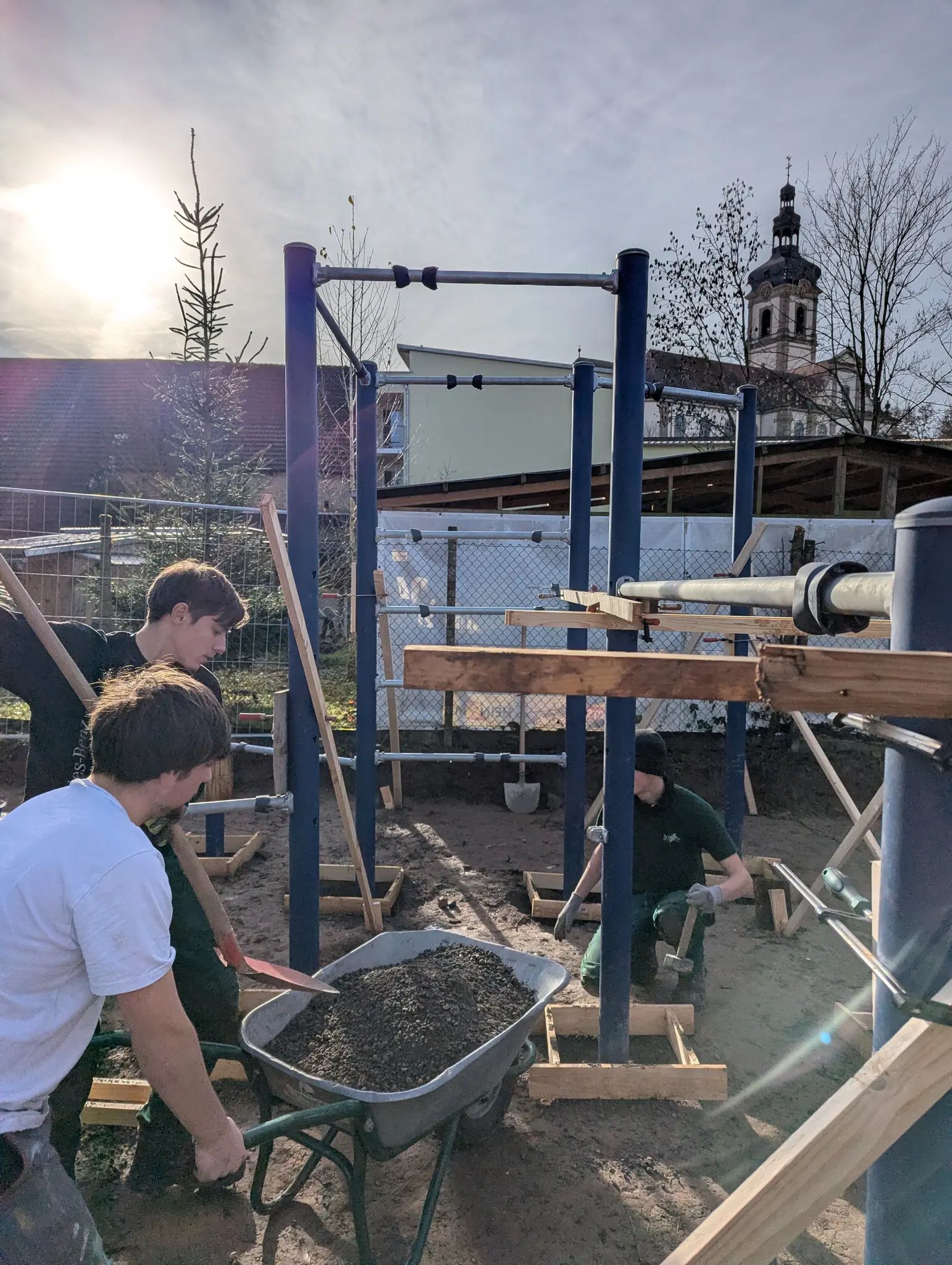 In-Odenheim-geht-was-Schulleiter-Bauleiter-und-tolle-Azubis-aus-Landau