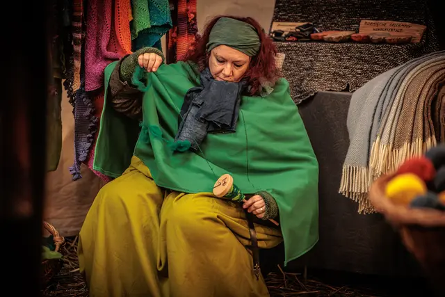 So schön ist der Durlacher Weihnachtsmarkt - mittelalterliches Handwerk auf dem Weihnachtsmarkt in Durlach | Foto: Paul Needham