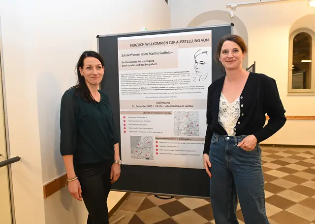 (v.l.n.r.) Stefanie Kühn und Annemarie Dewald haben den Hörspaziergang als Abschlussarbeit für ihr Studium im Fach Darstellendes Spiel an der RPTU konzipiert und umgesetzt.  | Foto: Foto: RPTU